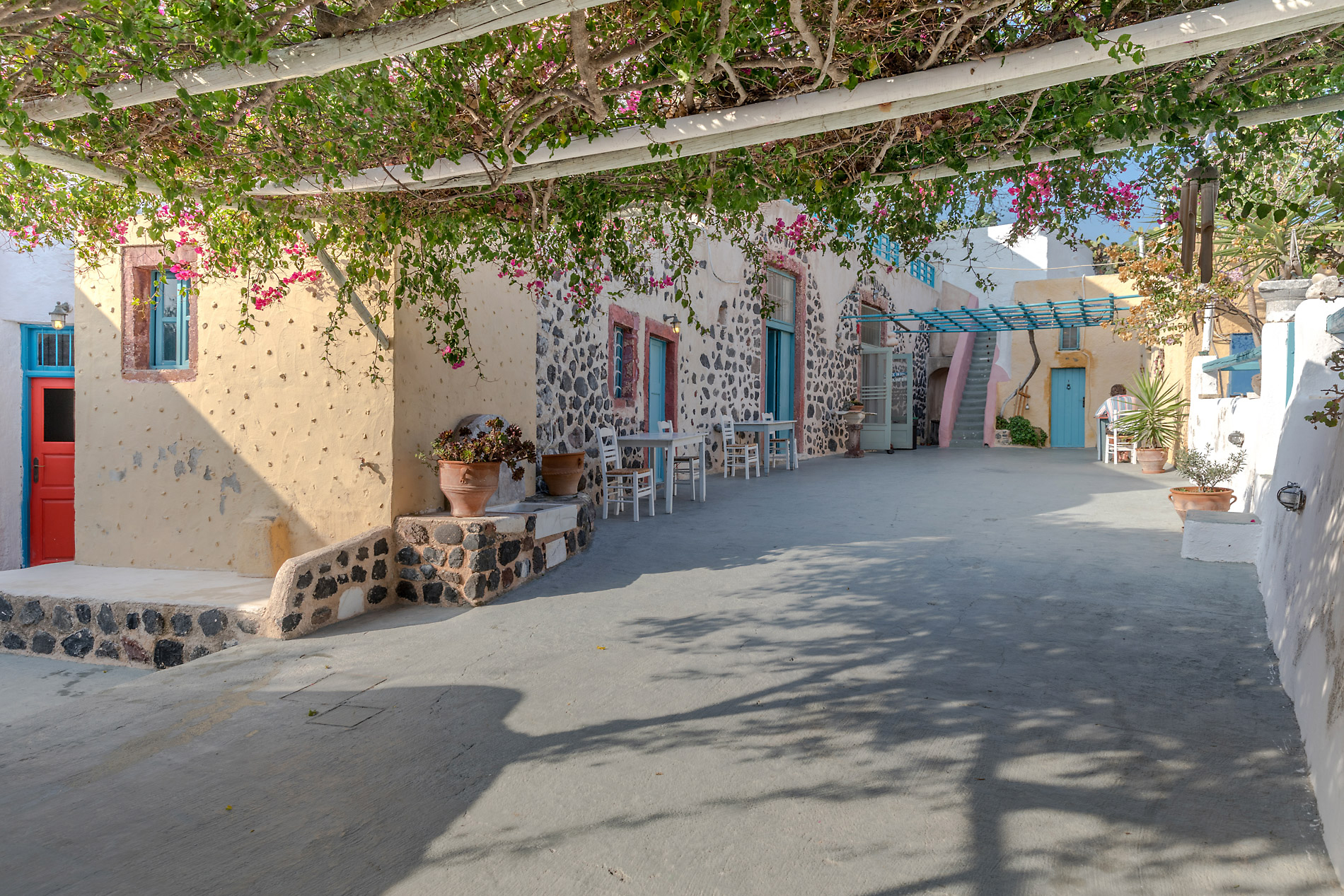 Santorini cave hostel Caveland